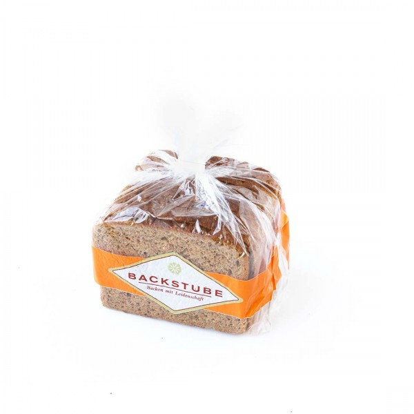 Schwarzbrot geschnitten