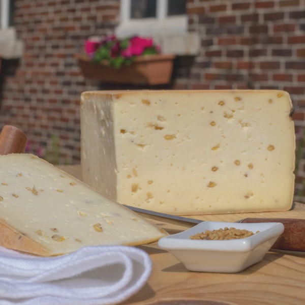 Altenoyther Schnittkäse mit Bockshornklee Bockshornkleekäs