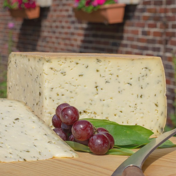 Altenoyther Schnittkäse mit Bärlauch, Bärlauchkäs